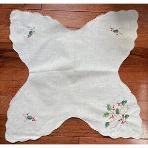 Lenox Linens Vintage Embroidered Holly Applique Basket Liner 16"